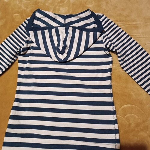 Nike hooded striped shirt like new, white and blue size M