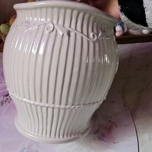 Large ceramic cookie jar like new