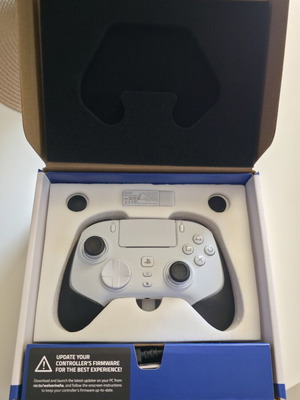 Razer Wolverine V2 Pro controller for PS5 and PC