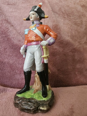 Napoleon English Officer porcelain figure like new