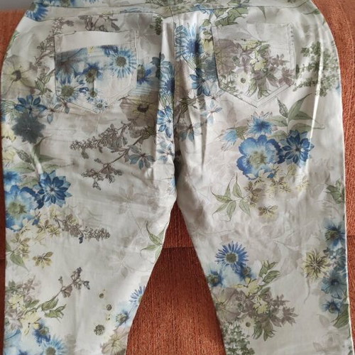 Zoya women's summer pants like new, multicolor, size S