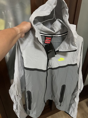 Nike jacket new size M