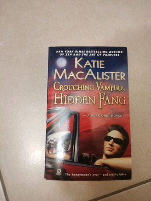 Crouching Vampire, Hidden Fang used book in Greek