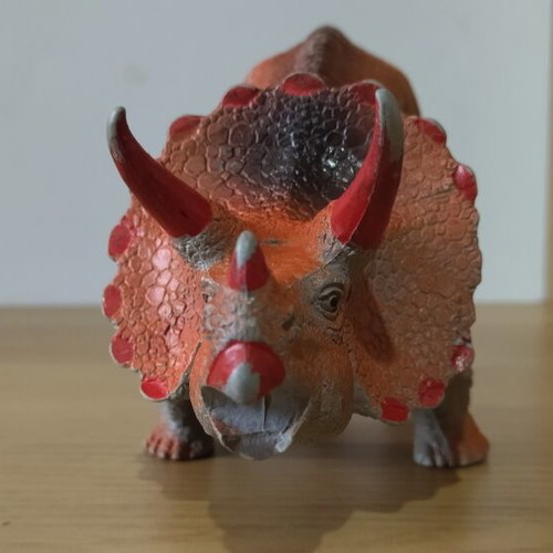 Dinosaur figures used, set of 3, no sound