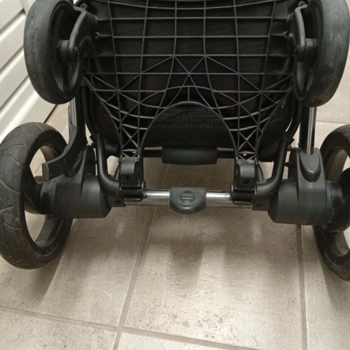 Egg 2 in 1 stroller and carrycot like new with detachable luggage and cup holder