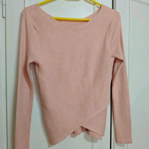 Slim pink sweater like new with 3 layerings size M