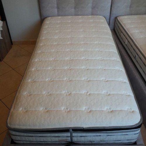 Bed with mechanism like new