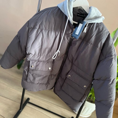 Pretty Little Thing women's oversized puffer jacket new, size 34, gray