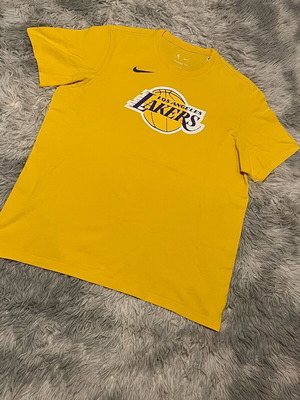 Nike Lakers T-shirt like new, size L