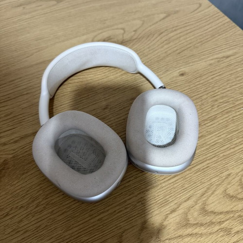 AirPods Max like new with case and charging cable
