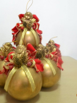 Christmas hanging balls set of seven like new