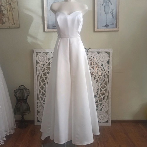 Handmade A-line wedding dress used, ivory satin with lace and pearls