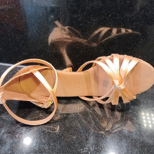 Латински танцови обувки RUMMOS употребявани, златист champagnize, номер No. 34/5