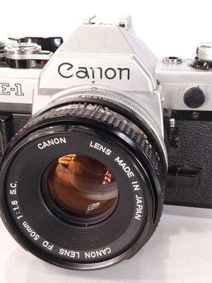 Canon AE-1 φωτογραφική μηχανή με φακό FD 50mm 1:1.8 S.C μεταχειρισμένη