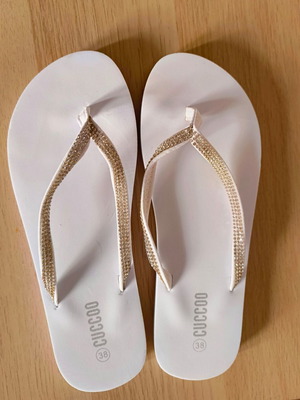 Flip flops with rhinestones like new, size 38, bridal preparation