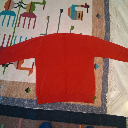 Red pullover used, size M