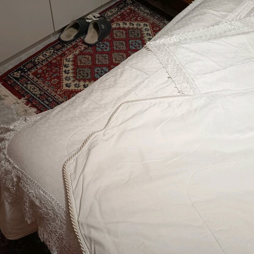 Wedding quilt like new, white, 3-piece Palamaiki set