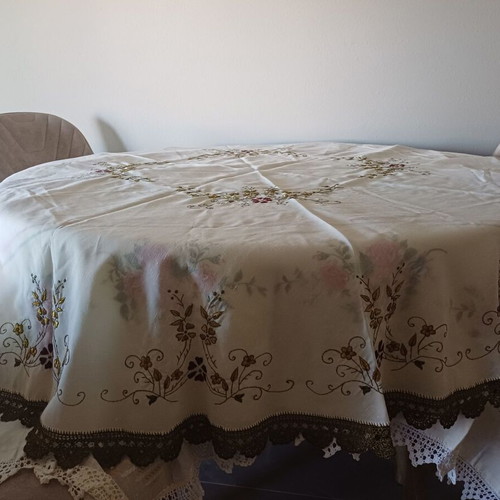 Round Tablecloth 180 cm with Floral Embroidery and Lace