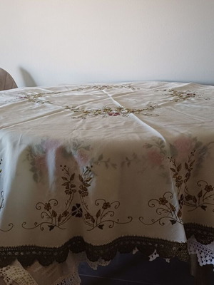 Round Tablecloth 180 cm with Floral Embroidery and Lace