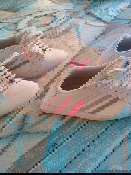 Αθλητικά adidas.