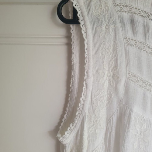 Attrattivo embroidered tunic shirt medium white like new