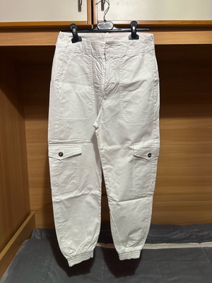 White cargo style pants Pull & Bear size M like new