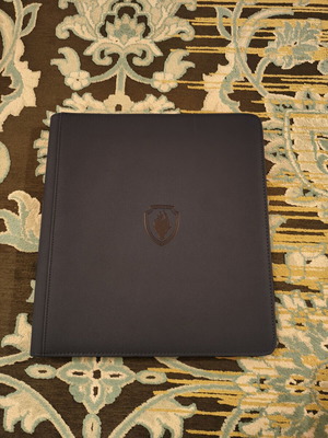 Big Sleeve Binder with 480 Pockets and Zipper, Like New