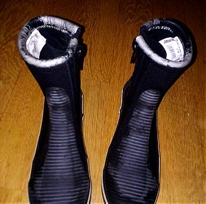 Μποτάκια ιστιοπλοΐας, Νο 37-38.  Δίνεται μαζί κ ένα ζευγάρι αδιάβροχες κάλτσες ιστιοπλοΐας.