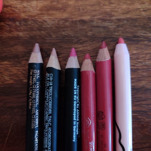 Set of six lip pencils like new