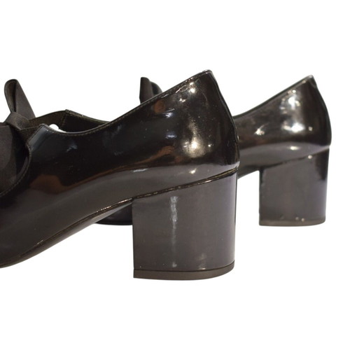 Chanel patent leather pumps with CC bow and block heel EU 36C