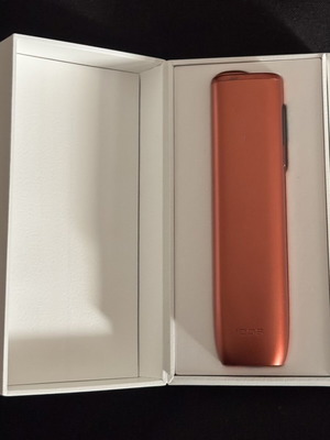 IQOS Iluma i electronic cigarette with automatic heating system