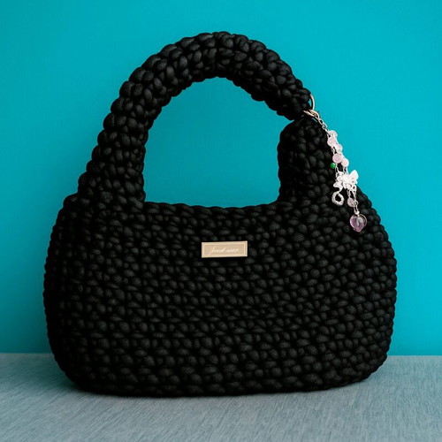 Handmade knitted bag with tubular yarn black