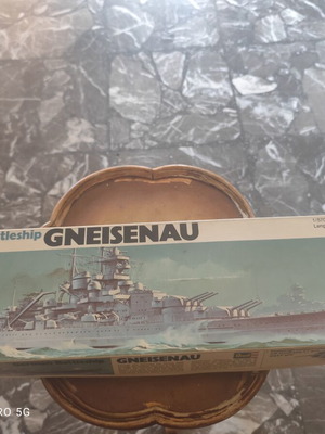 Revell German Battleship Gneisenau model kit 1/570 scale