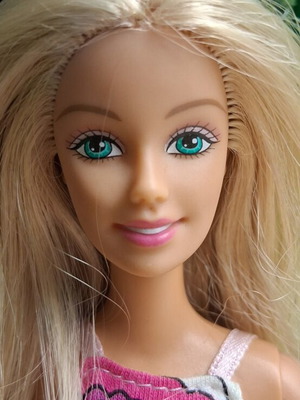 Sunshine Day Barbie from Barbie Boutique series, 2001 Mattel doll