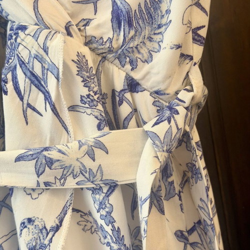 Dress with adjustable straps like new, size L, white and blue