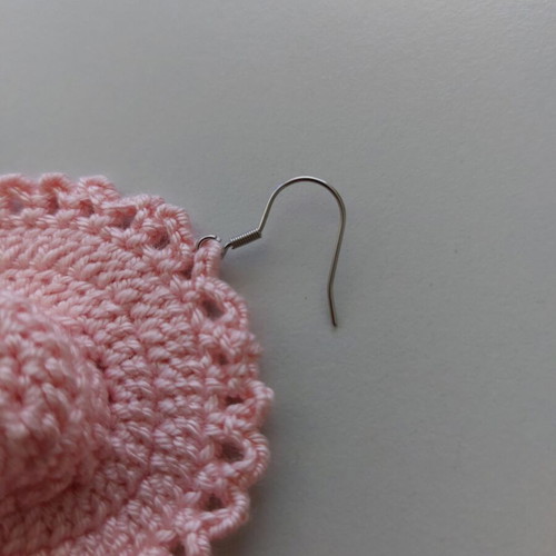 Handmade crochet earrings in pink, like new, hat shape