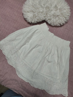 White skirt used, very good condition