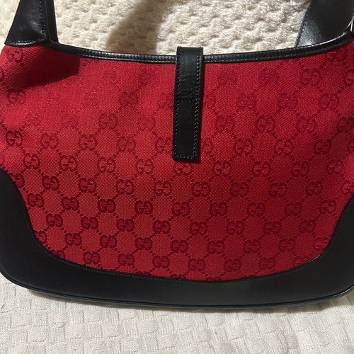 Gucci shoulder bag like new, red