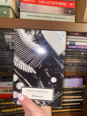 Book Pablo Neruda Memoirs used, English