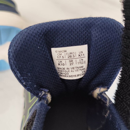 Asics kids' athletic shoes size 28.5 like new, blue