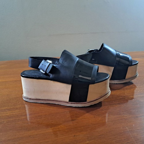 Jeffrey Campbell leather platform sandals with wooden sole and vinyl detail size 36.5-37 like new