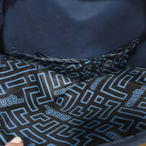 Must school backpack like new with three compartments and bottle holder