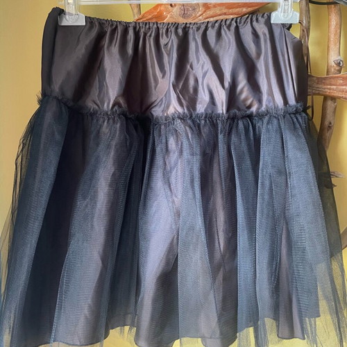 Petticoat size M/L like new with elastic waist, black and brown