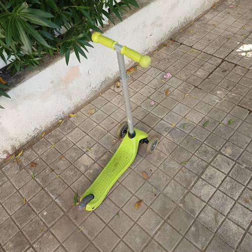 Globber scooter like new