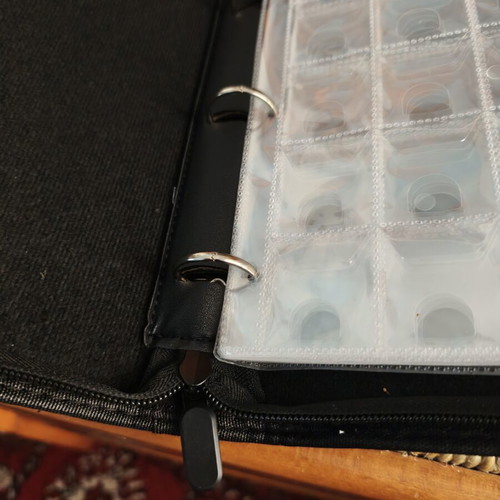 Coin album with 200 slots, zipper closure, strap