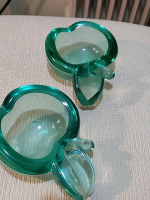 Ashtrays like new, pack of 2, green glass