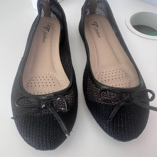 Girls' black ballerinas size 32 used, lightweight with bow