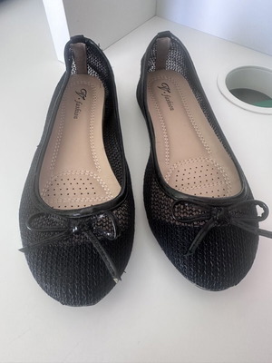 Girls' black ballerinas size 32 used, lightweight with bow
