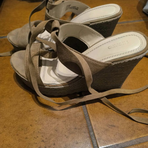 Wedge sandals size 40 like new, beige and brown