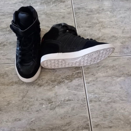 Adidas black athletic boots like new size 39